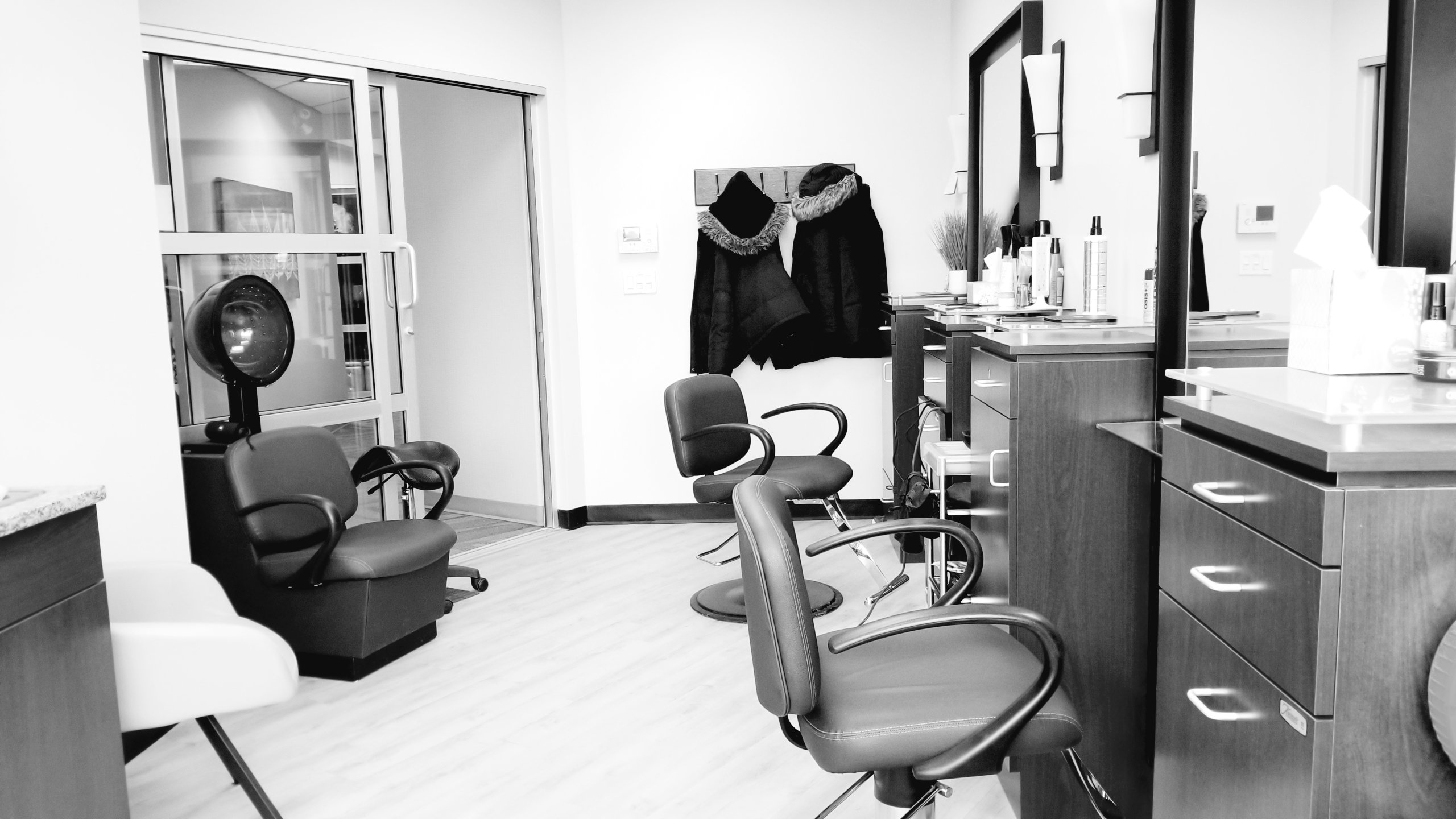 A visit at Lighten Up Hair Boutique Style4Men.ca